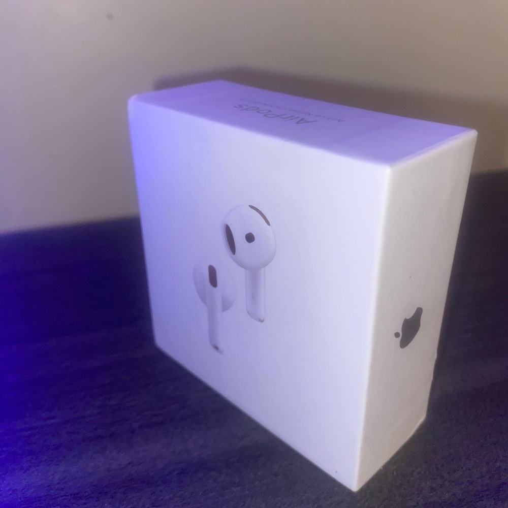 Apple AirPods 4 in White